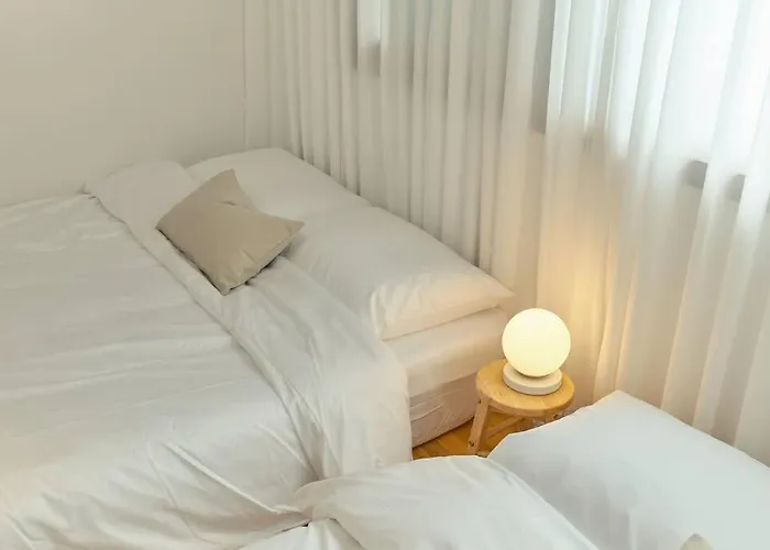 아파트 하루스테이 서울대벤처타운역 6명 퀸베드3개 서울역홍대강남30분 올리모델링 감성숙소